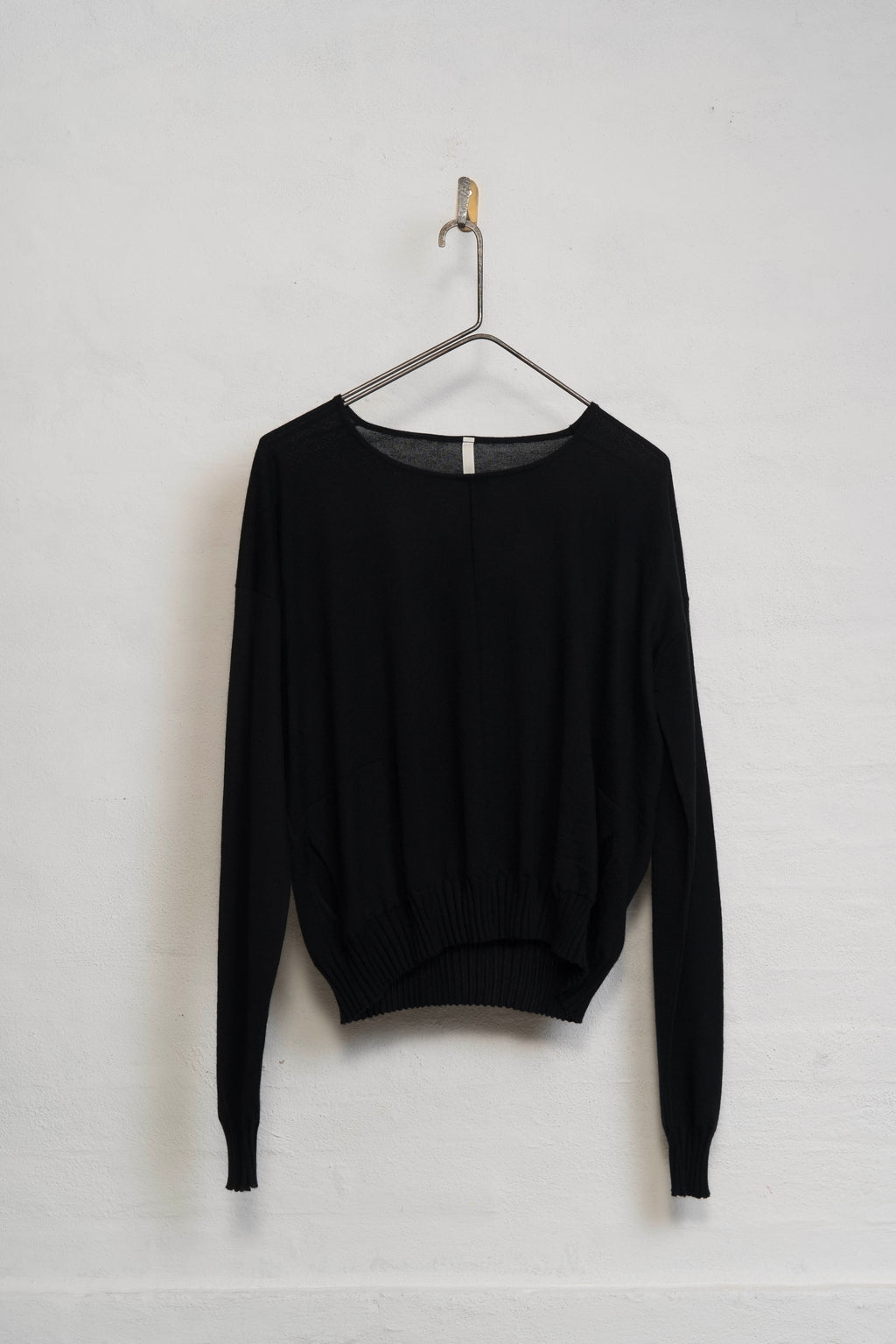 PULLOVER WITH POCKETS - BLACK