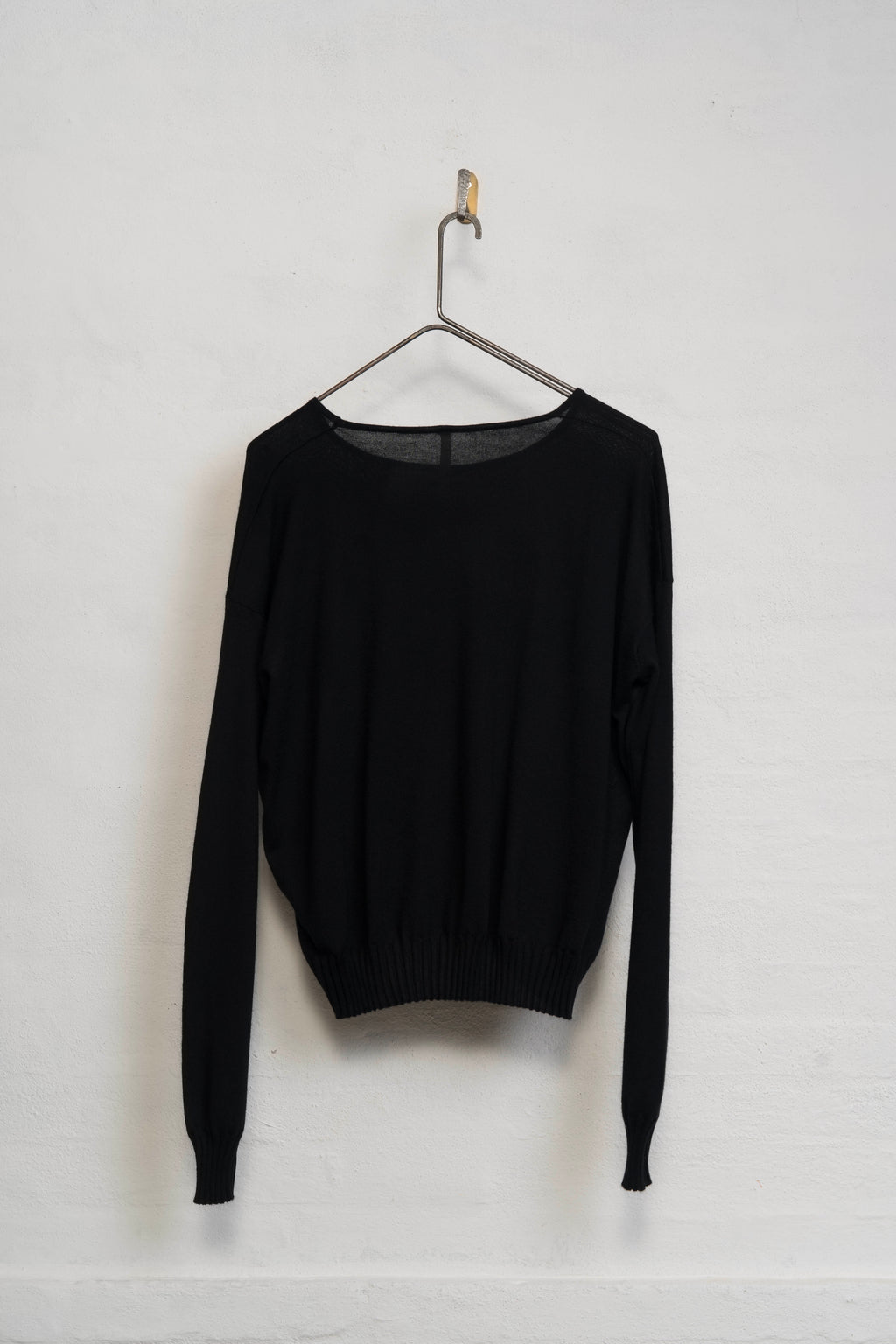 PULLOVER WITH POCKETS - BLACK
