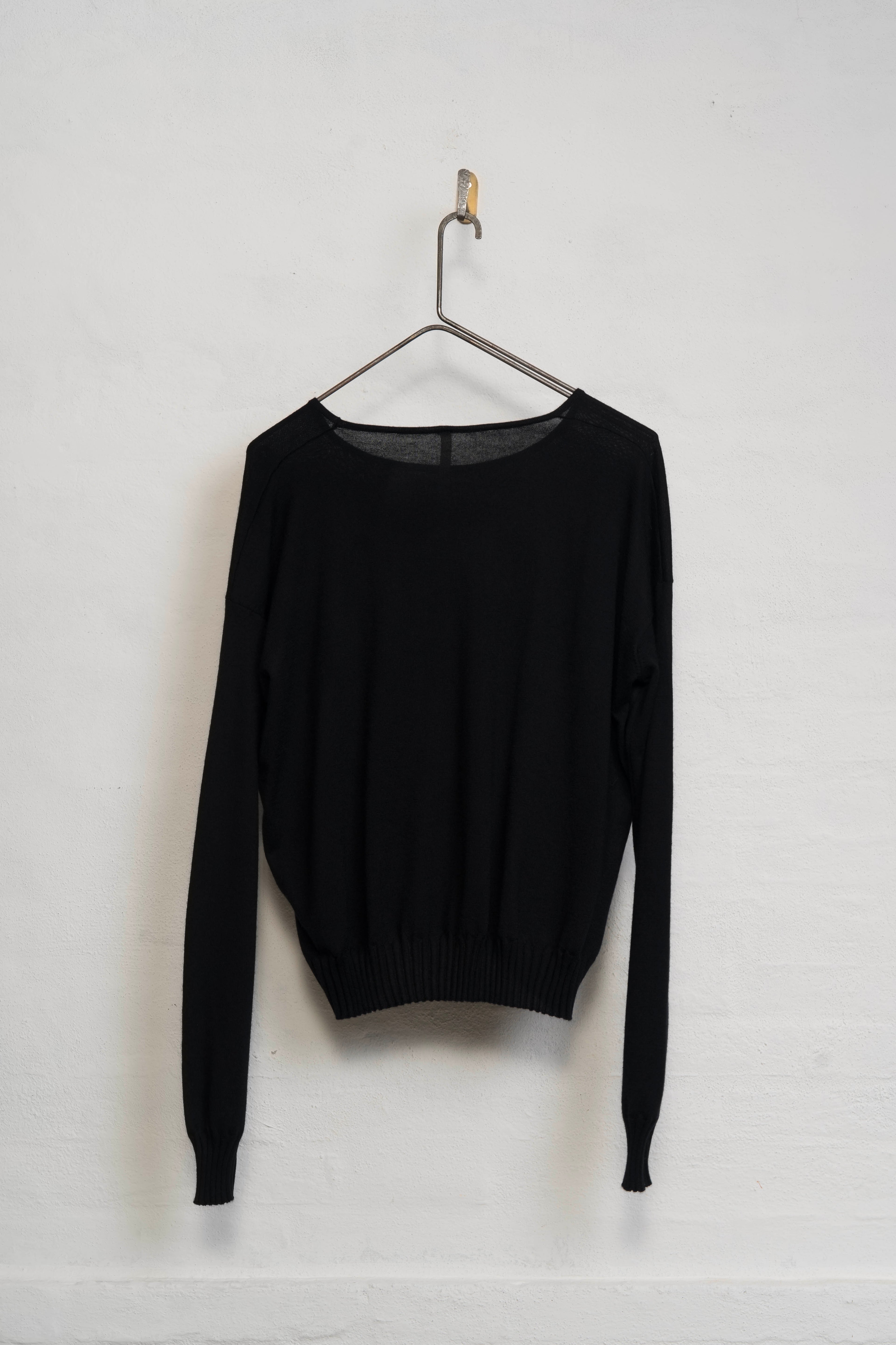 PULLOVER WITH POCKETS - BLACK