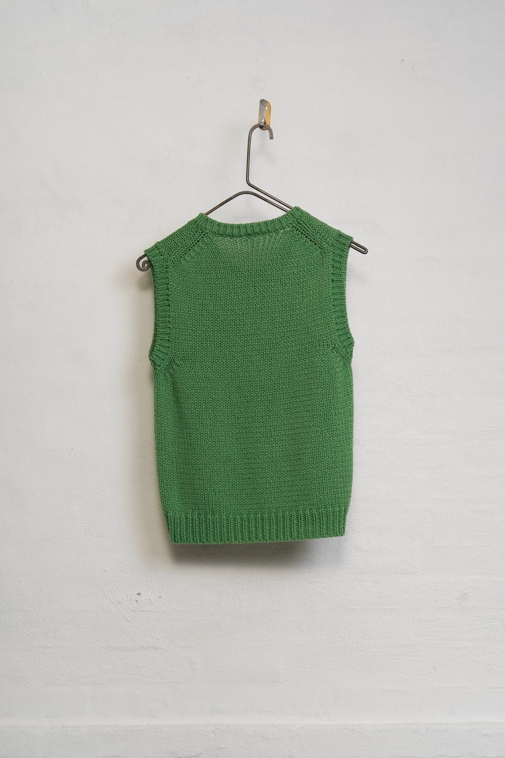 KNIT VEST