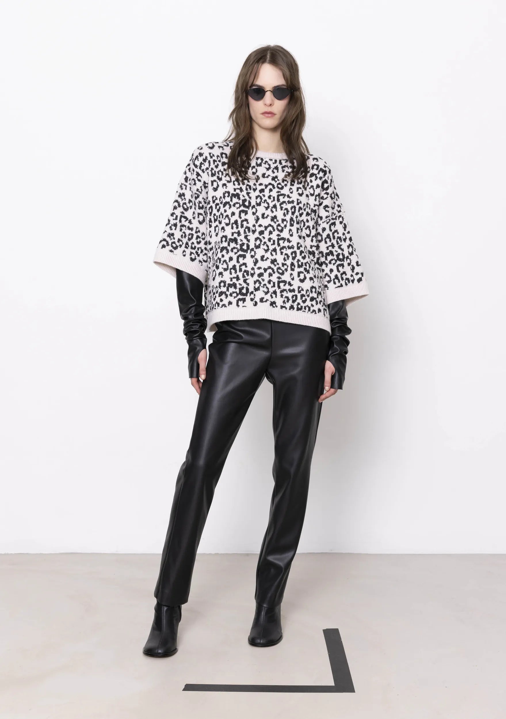ANIMALIER CREWNECK KNIT W/ SEQUINS - OFF WHITE
