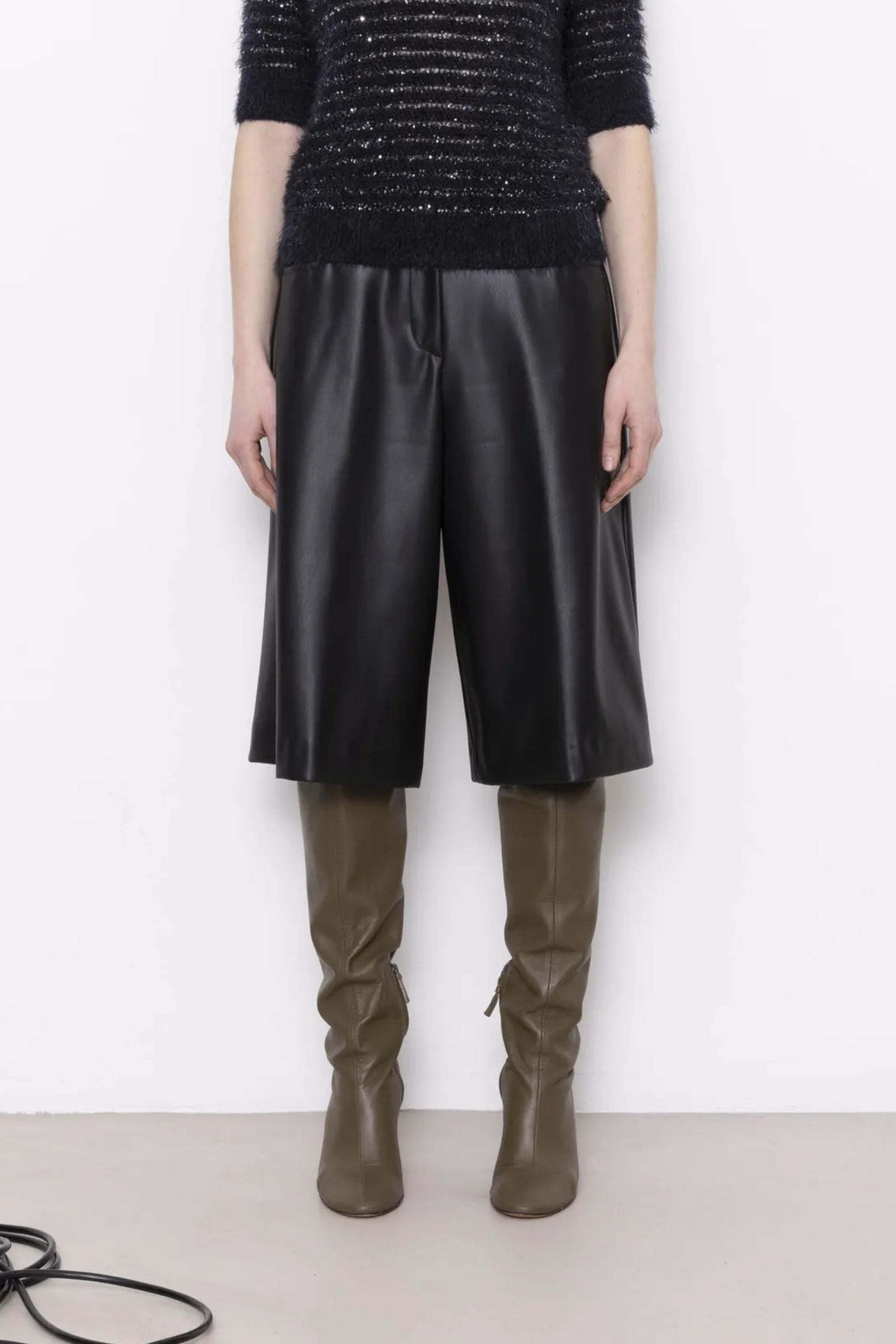 VEGAN LEATHER SHORTS- BLACK