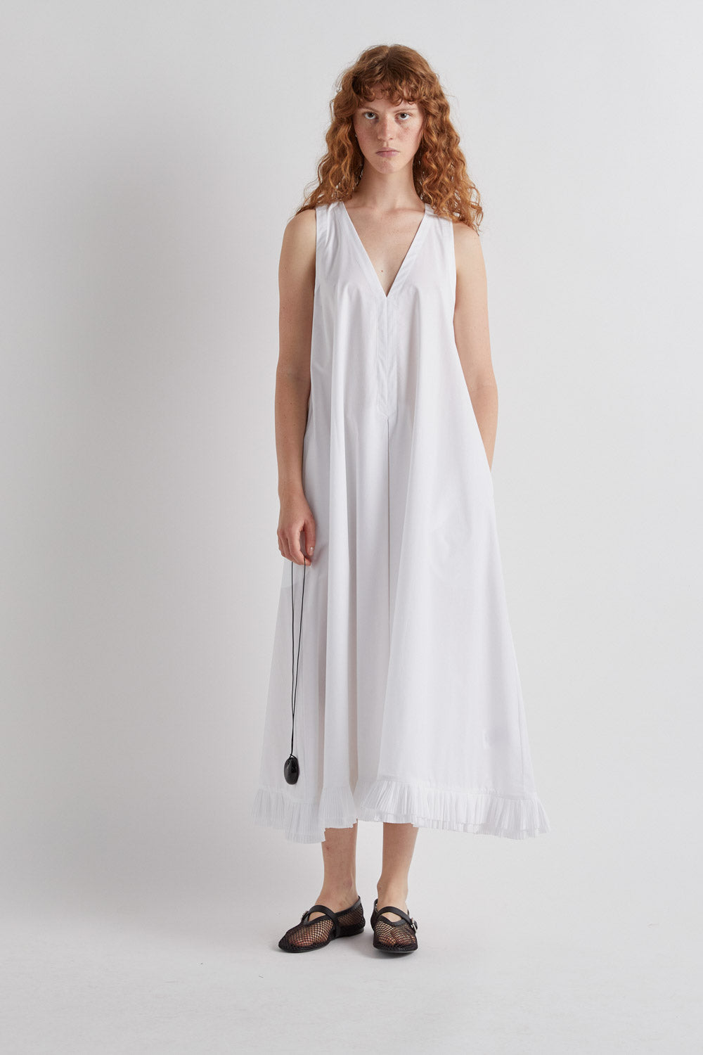 SLEEVELESS V-NECK DRESS