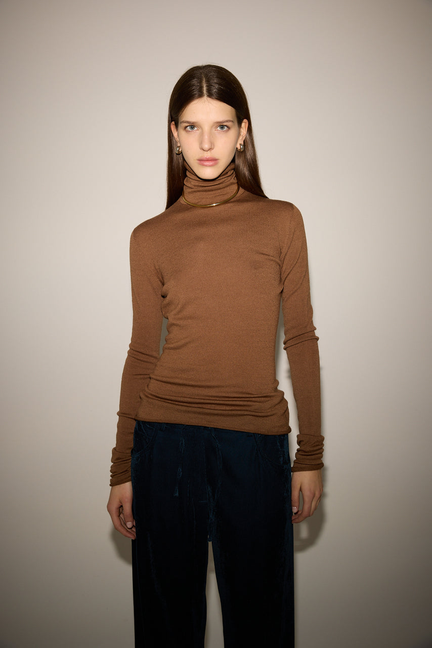 WOOL TURTLENECK TOP - TOBACCO