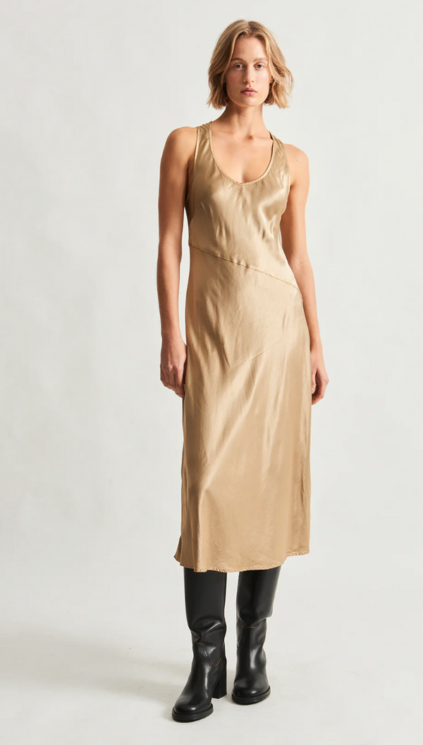 RAQUEL ALLEGRA Heist