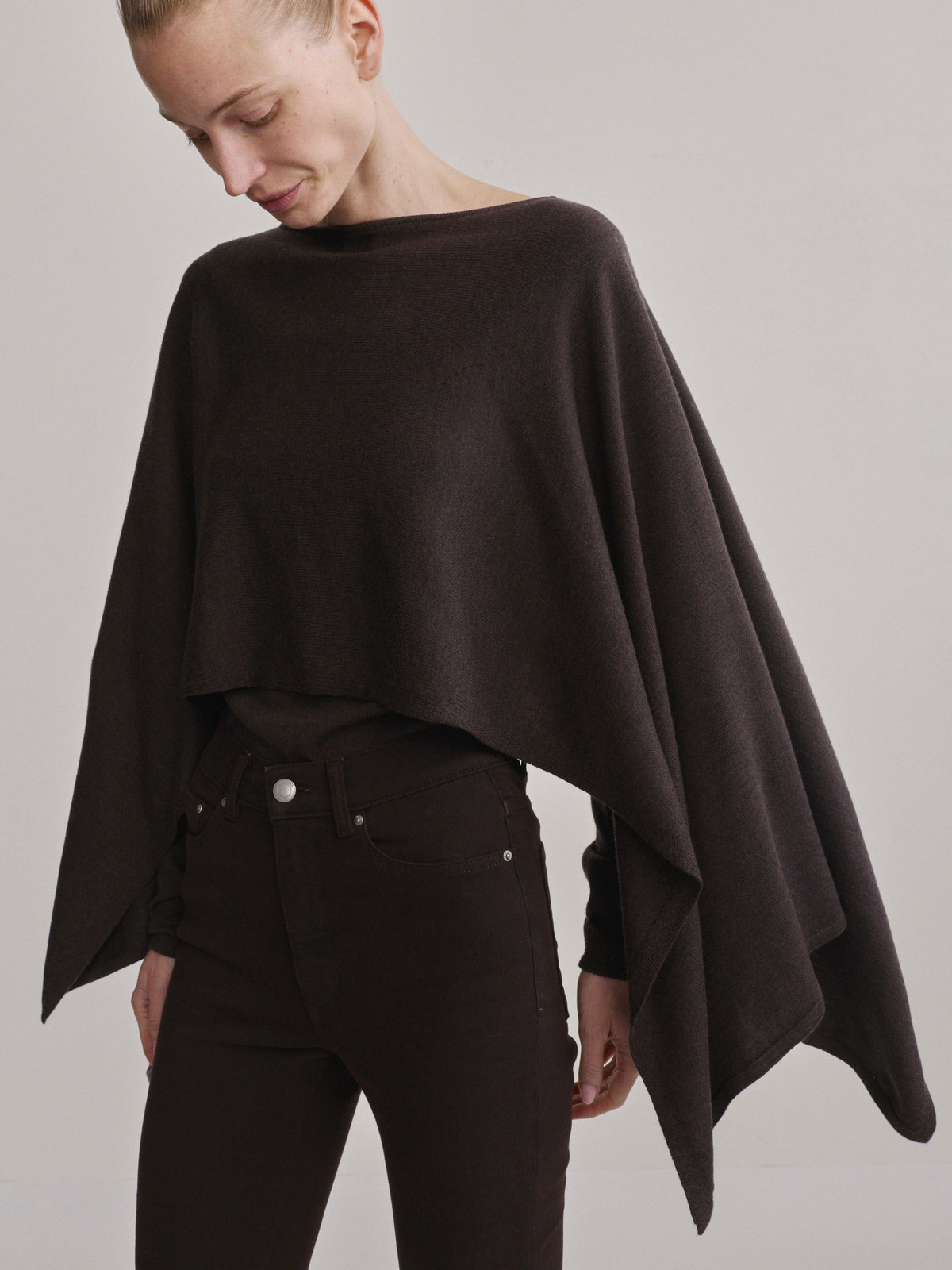 CAPE SWEATER - BROWN