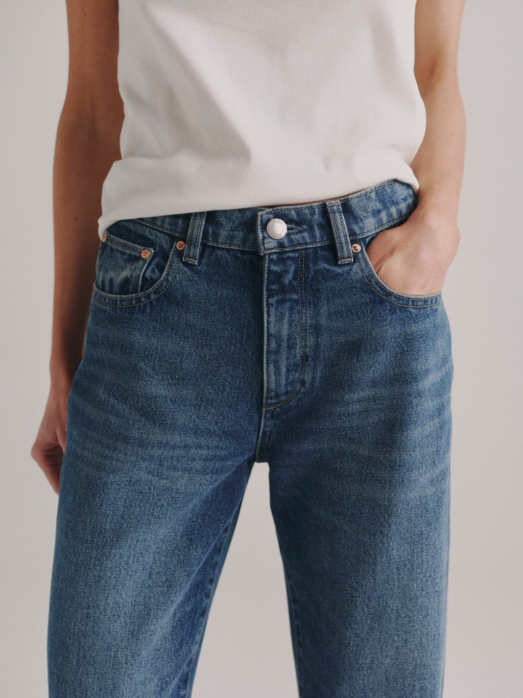 SHRUNKEN TEE V-NECK - WHITE