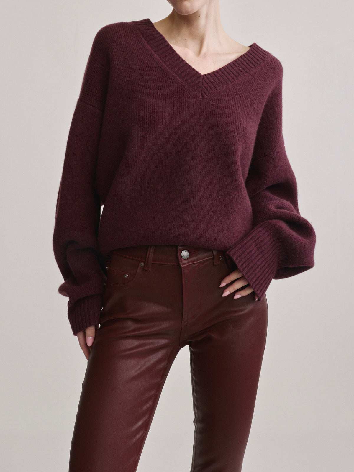 ROBBIE OVERSIZED V-NECK SWEATER