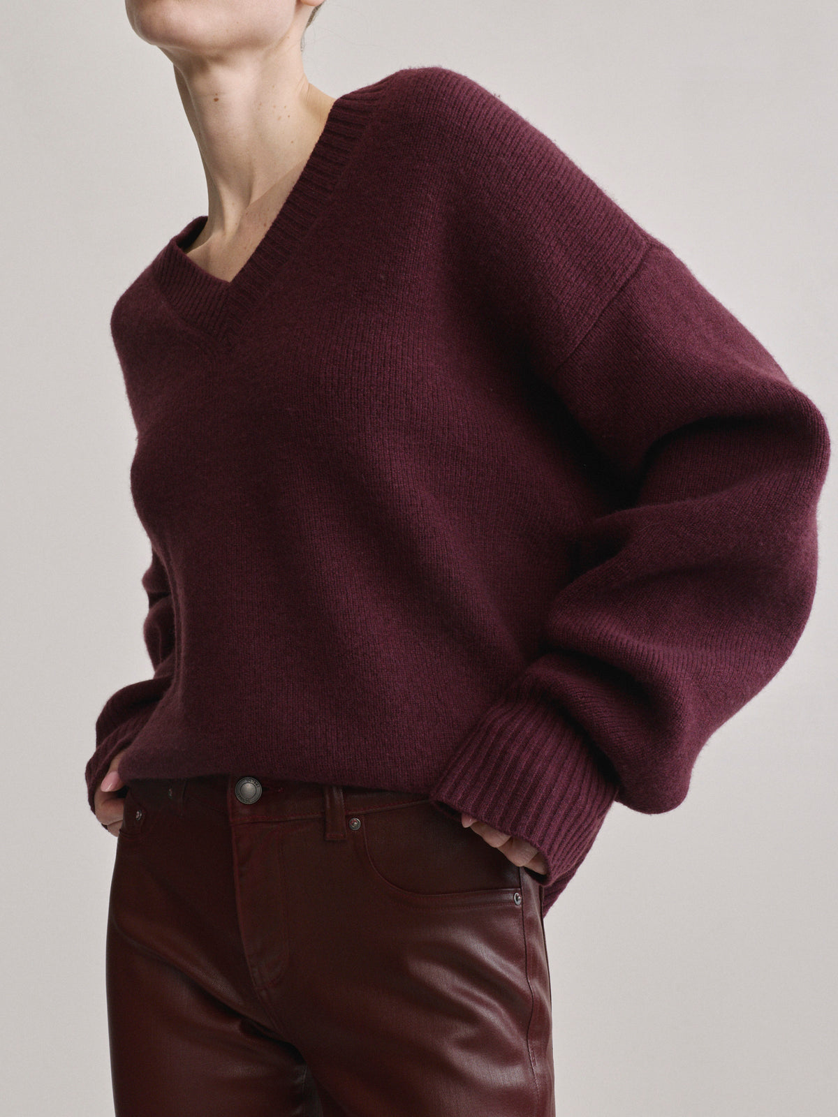 ROBBIE OVERSIZED V-NECK SWEATER