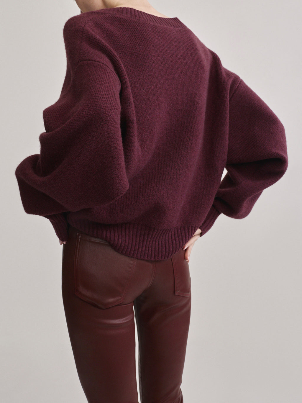 ROBBIE OVERSIZED V-NECK SWEATER