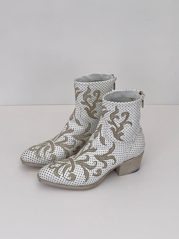 STITCHED PERFORATED BOOT - BIANCO